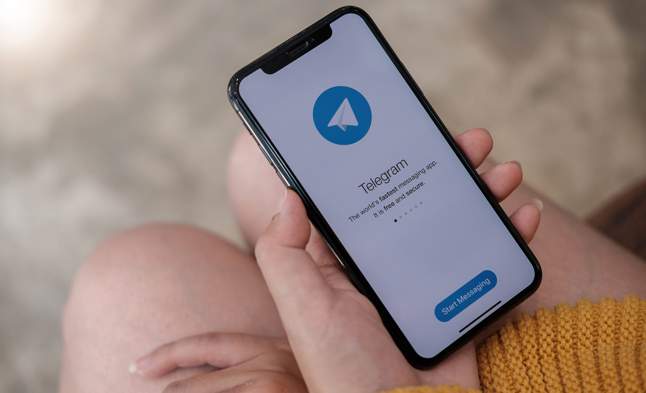 Varios feeds a Telegram, concepto en móvil